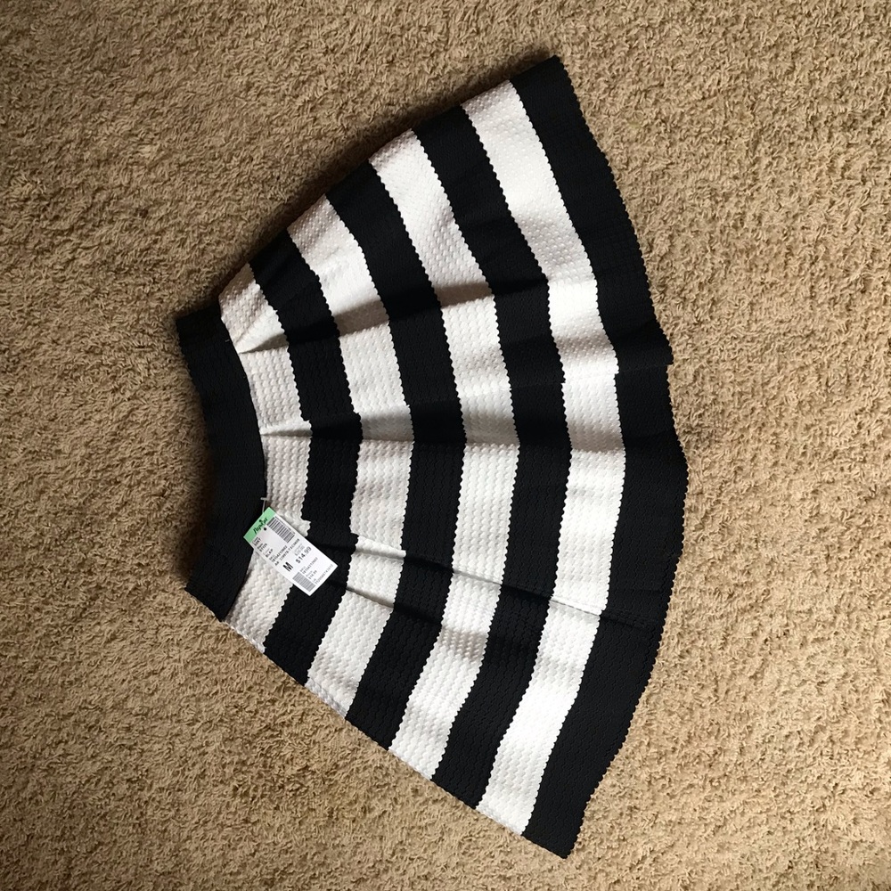 WOMENS MEDIUM SKIRT